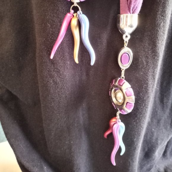 Scarf EUC Unique Purple 18"x72"-Item #367 - Picture 3 of 3